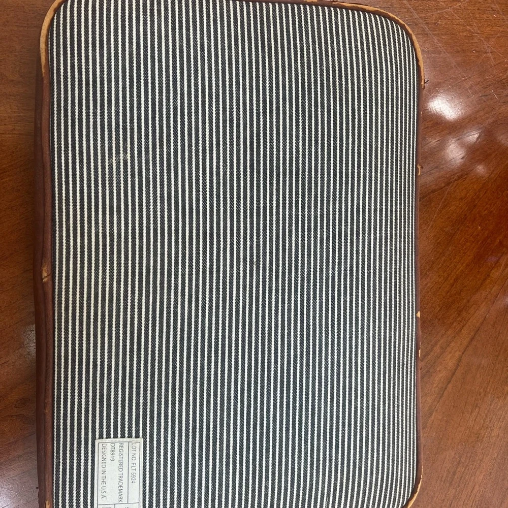 Laptop sleeve